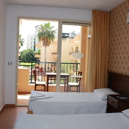 Sebnem & 3* マルマリス