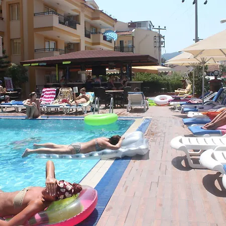 アパートホテル Sebnem & 3*